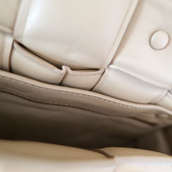 BRAND NEW NEVER USED BOTTEGA VENETA CHAIN CASSETTE BAG - BEIGE - Picture 11 of 16